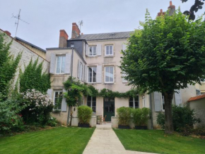 Maison de maître avec jardin, spa et parking au cœur de Châteauroux - FR-1-591-322